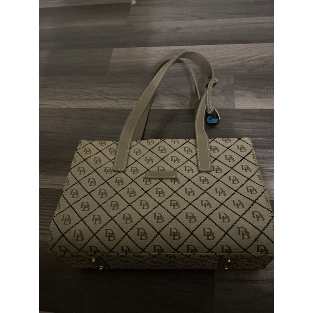 COMPARTMENTS DOONEY&BOURKE SIGNATURE STITCH SHOULDER BAG BROWN LEATHER TRIM